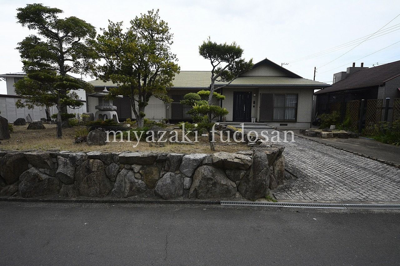 下田井町、約230.49坪の広大な日本庭園の庭のある平屋建。