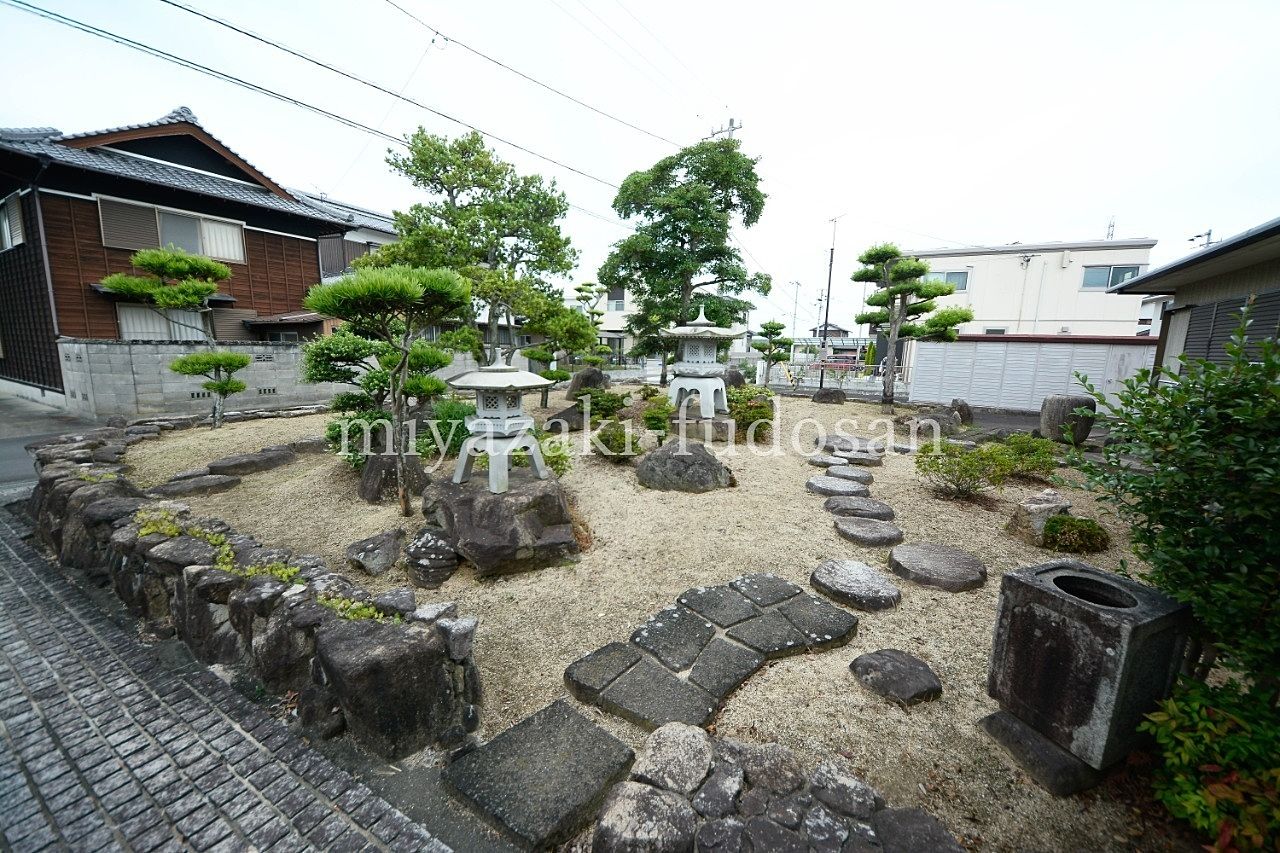 下田井町、約230.49坪の広大な日本庭園の庭のある平屋建。